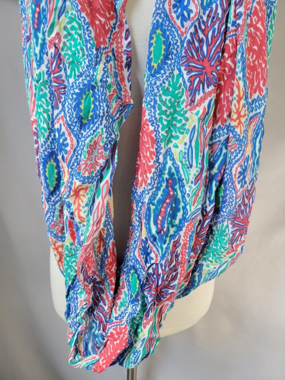 Lilly Pulitzer Riley Infinity Loop Scarf Let Minnow - Picture 2 of 5